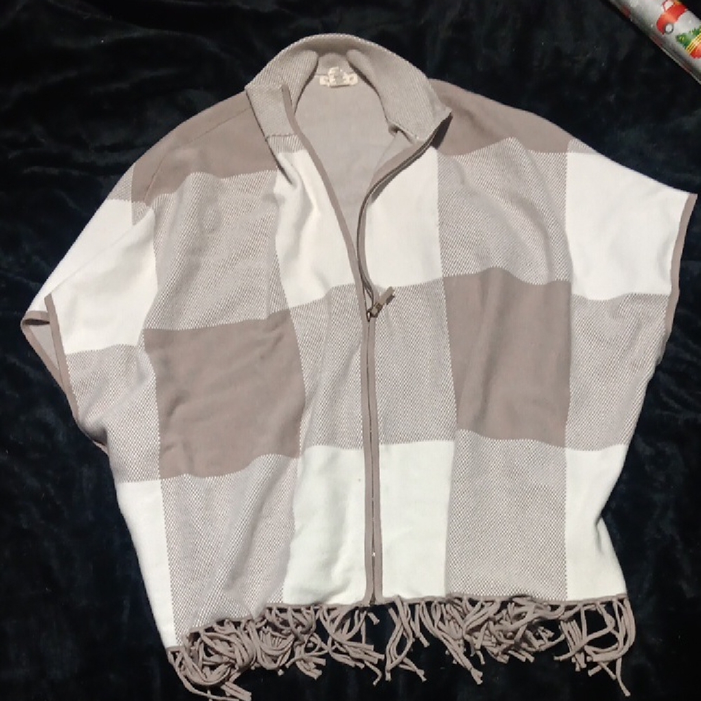 Christian Siriano Soft Beige Knit Poncho